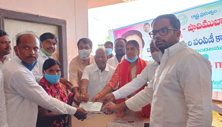 పేదల సంక్షేమానికి పెద్దపీట