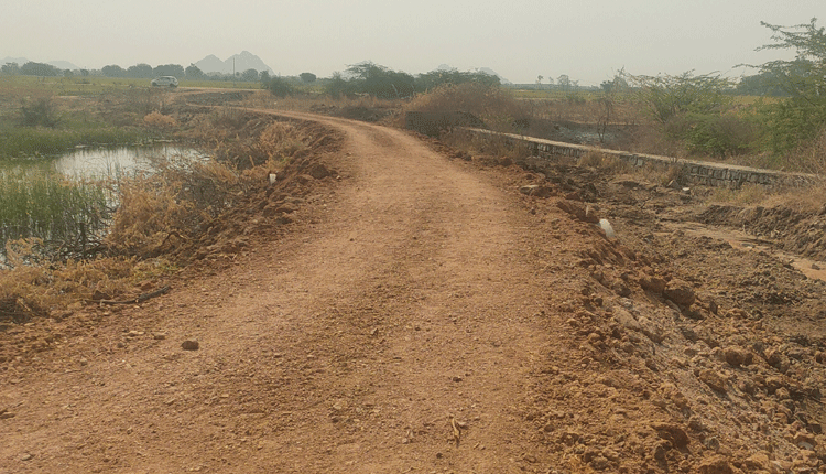 మాయమవుతున్న చెక్‌డ్యాం!