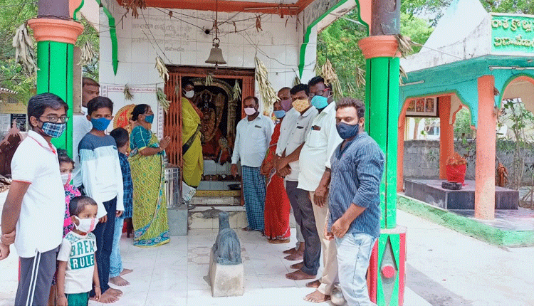 సీఎం కేసీఆర్‌ కరోనాను జయించాలని  పూజలు