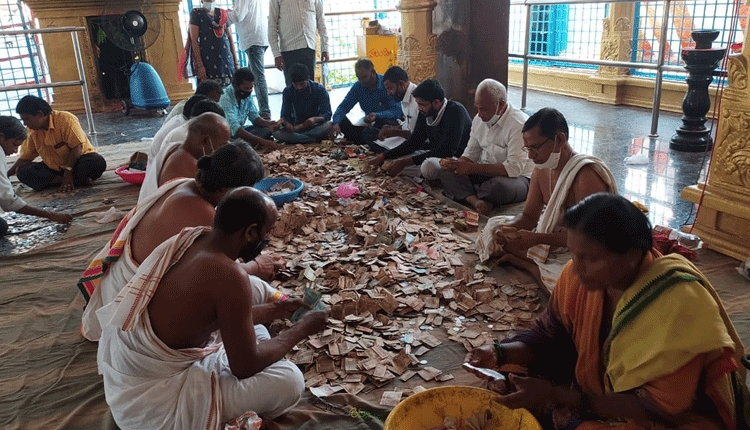 కురుమూర్తి ఆలయ హుండీ లెక్కింపు