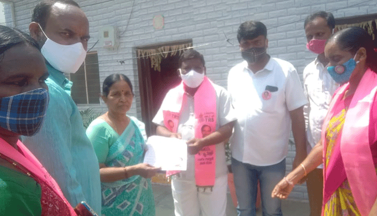 ఆదరించండి..అభివృద్ధి చేసి చూపిస్తాం