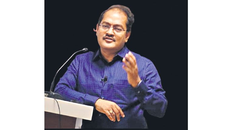 Corona | మాస్కు ధరించకపోతే.. వైరస్‌ చేరినట్టే: నిమ్స్‌ నెఫ్రాలజీ విభాగాధిపతి డాక్టర్‌ శ్రీభూషణ్‌ రాజు