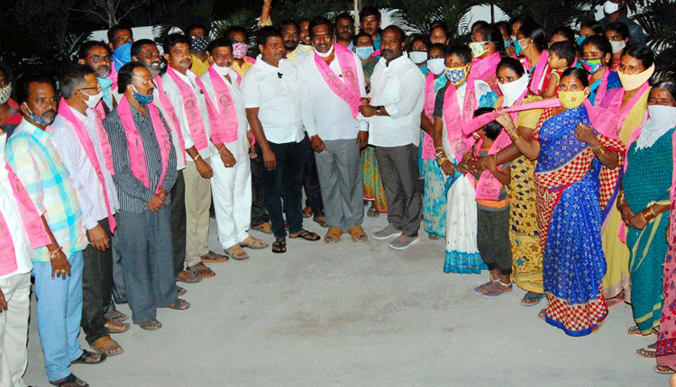 కార్యకర్తలను కంటికి రెప్పలా కాపాడుకుంటా