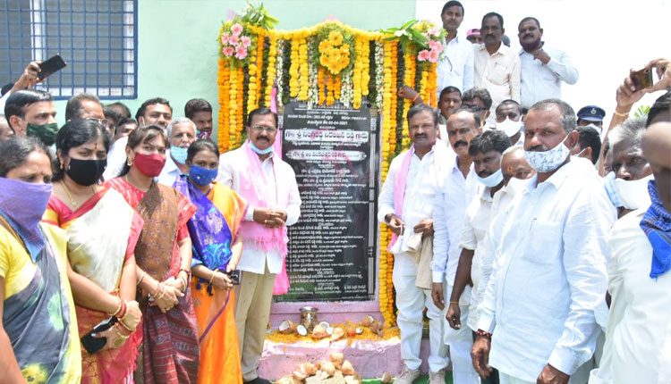 రైతు వేదికలను సద్వినియోగం చేసుకోవాలి