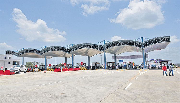 3.5 శాతం అదనంగా టోల్‌ చార్జీలు