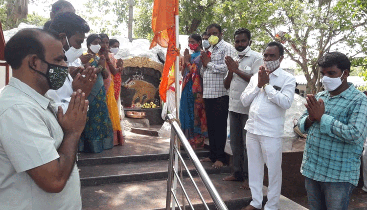 సీఎం కేసీఆర్‌ కోలుకోవాలని పూజలు