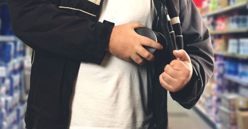 చాక్లెట్లు దొంగ‌త‌నం చేస్తూ దొరికిపోయిన పాకిస్థాన్ రాయ‌బారులు