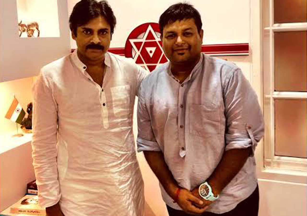 పవన్ కళ్యాణ్ ఫ్యాన్స్‌కు పండగ లాంటి వార్త చెప్పిన థ‌మన్