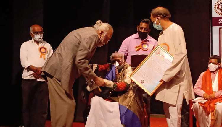 భాష్యం విజయసారథికి పురస్కారం