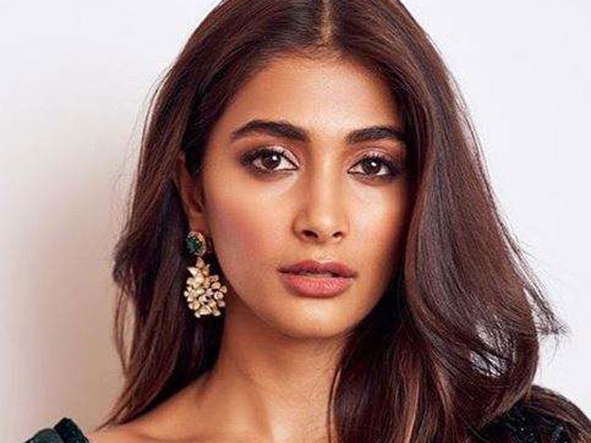 తీవ్ర విషాదంలో పూజా హెగ్డే.. కన్నీరు పెట్టుకున్న బుట్టబొమ్మ..