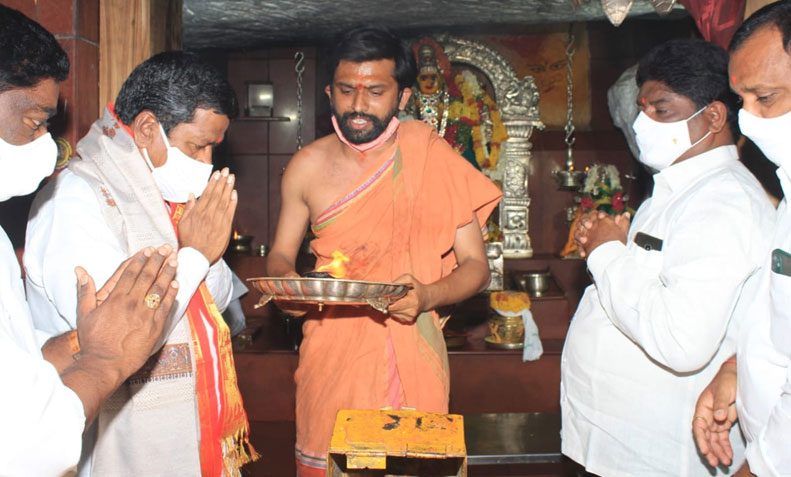 సీఎం కేసీఆర్‌ త్వరగా కోలుకోవాలని..