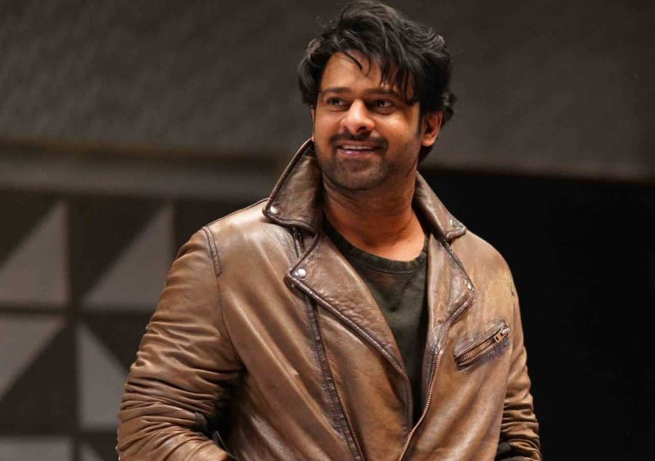 ముద్దు కోసం తండ్రి అనుమతి తీసుకున్న ప్రభాస్