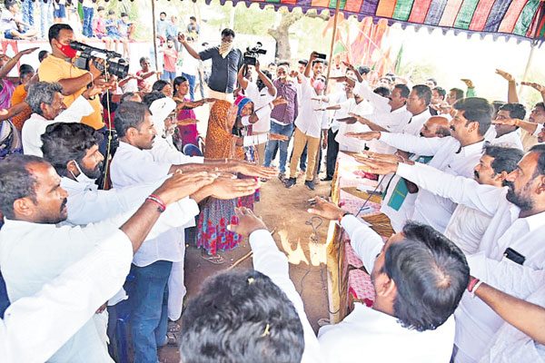 ఆ ఊర్ల ఓట్లన్నీ టీఆర్‌ఎస్‌కే!