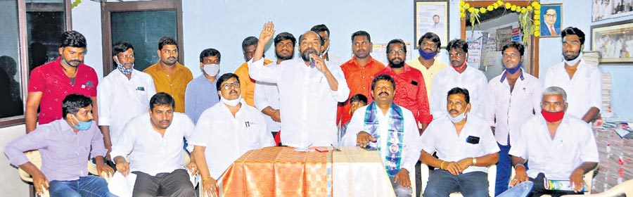 పార్లమెంట్‌ను ముట్టడిస్తాం