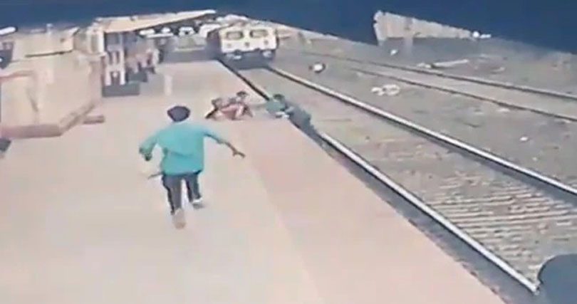 ప్రాణాలకు తెగించి బాలుడిని కాపాడాడు