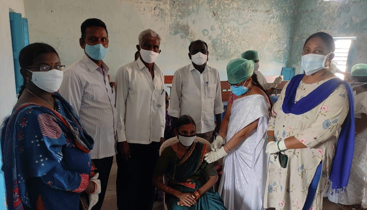 కొవిడ్‌ వ్యాక్సినేషన్‌ శిబిరాలకు స్పందన