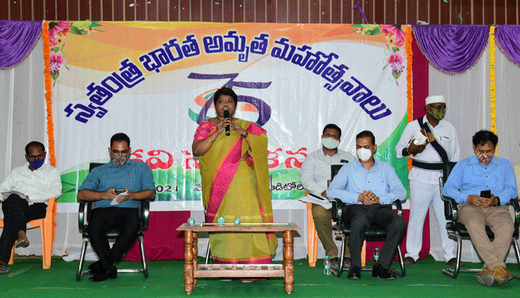 స్వాతంత్య్ర స్ఫూర్తిని నింపేందుకే వారోత్సవాలు