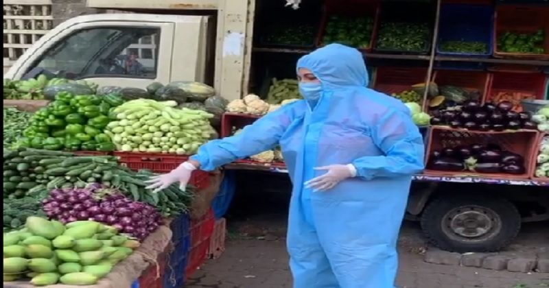 పీపీఈ కిట్‌లో కూర‌గాయ‌లు కొన‌డానికి వెళ్లిన హీరోయిన్‌.. వీడియో