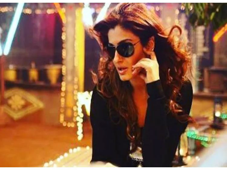 లైవ్ ప‌ర్ఫార్మెన్స్ మిస్ అవుతున్నా..ర‌వీనా త్రోబ్యాక్ వీడియో