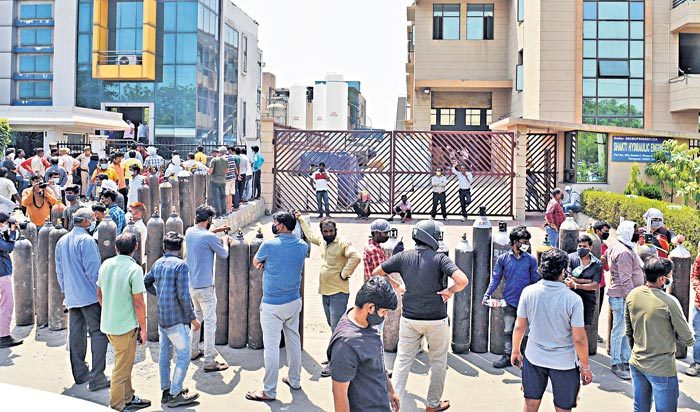 ఆక్సిజన్‌ అందక 3 రాష్ర్టాల్లో 12 మంది మృతి