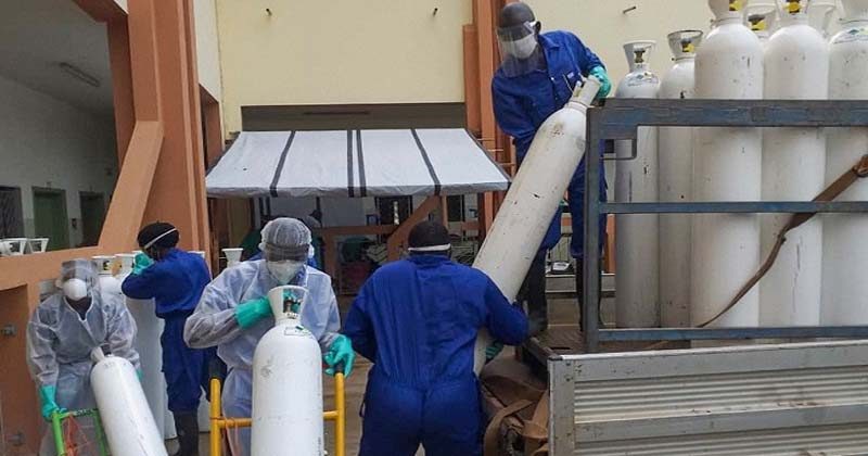 కొవిడ్‌పై పోరు.. ఫ్రీగా ఆక్సిజ‌న్ పంపిస్తున్న ముకేశ్ అంబానీ