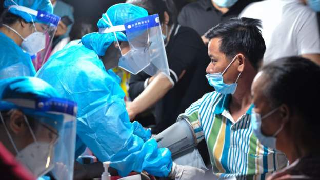 15 పాజిటివ్ కేసులు..  ఆ సిటీ జ‌నాభా మొత్తానికి వ్యాక్సినేష‌న్