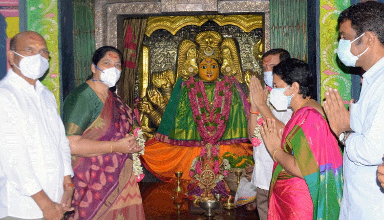 సీఎం కేసీఆర్‌ కోలుకోవాలని మంత్రి పూజలు