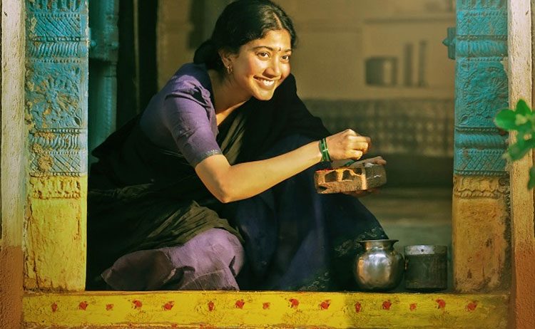 ఫెస్టివ‌ల్‌ లుక్‌లో సాయిప‌ల్ల‌వి..న్యూ పోస్ట‌ర్‌