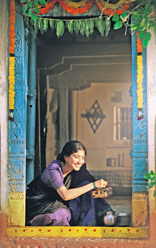 అచ్చ తెలంగాణ సోయగం