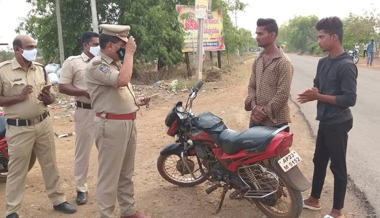 మాస్క్‌ లేకుంటే జరిమానా