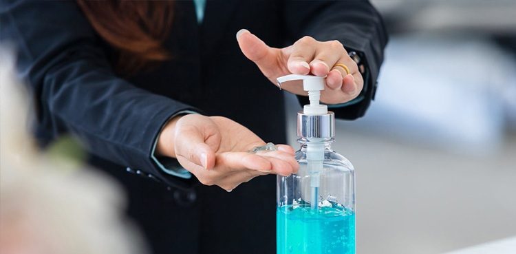 ఏటీఎంలో శానిటైజ‌ర్ బాటిల్ కొట్టేసిన క‌స్ట‌మ‌ర్‌