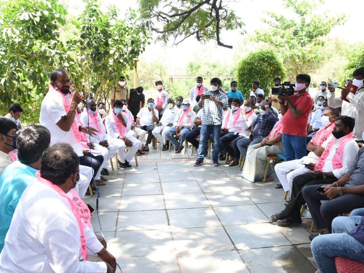 టీఆర్ఎస్లోకి వెల్లువలా చేరికలు