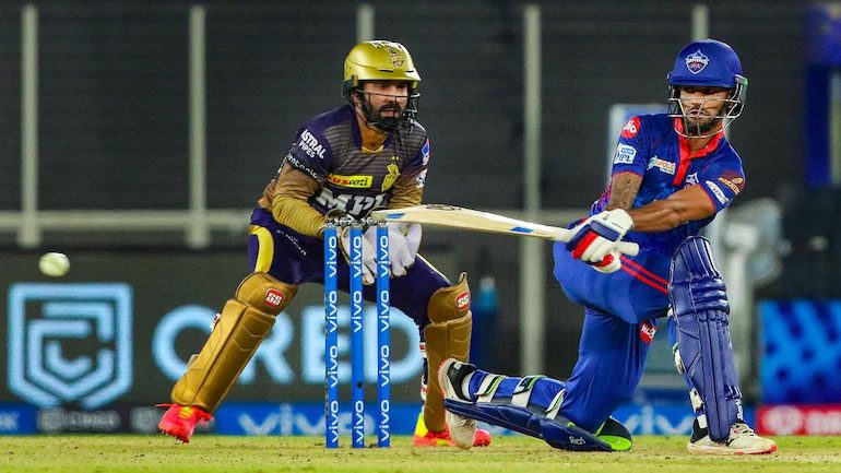 ఐపీఎల్‌లో  అత్యధిక పరుగులు  చేసిన ఆటగాళ్లు వీళ్లే..!