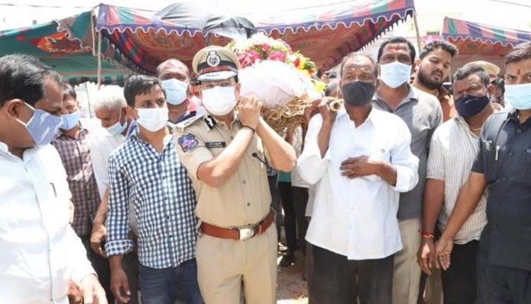 మందుబాబు అతి వేగానికి ఏఎస్సై బలి