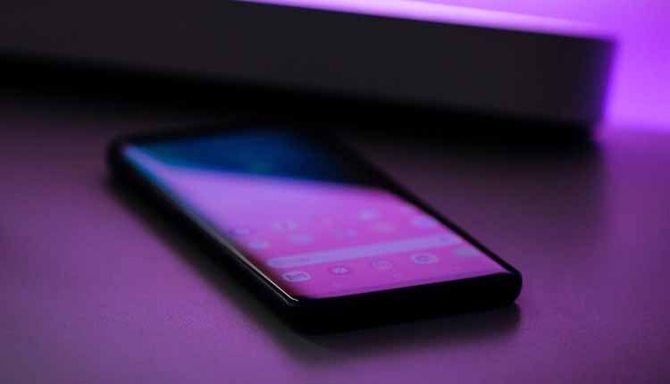 ప్ర‌తి 5 నిమిషాల‌కూ మీ మొబైల్ డేటాను సేక‌రిస్తున్న గూగుల్‌, ఆపిల్‌