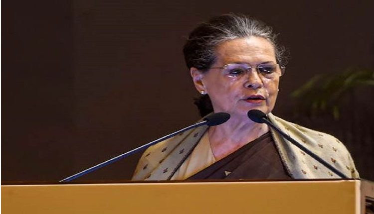 ఎగుమతులతోనే దేశంలో కొవిడ్‌ వ్యాక్సిన్ల కొరత : సోనియా