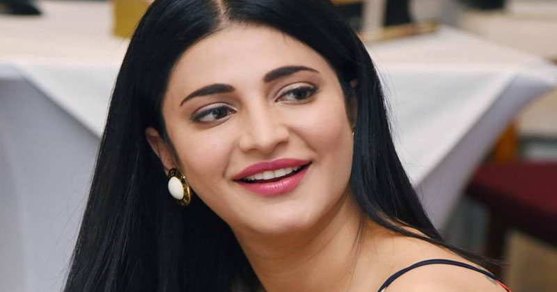 పవన్, మహేష్ అభిమానుల‌ను ఫుల్ ఇంప్రెస్ చేసిన శృతి హాస‌న్