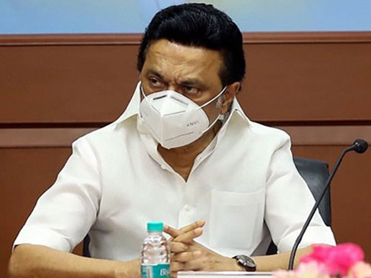 COVID-19: ఆరోగ్యమంత్రి, ఉన్నతాధికారులతో తమిళనాడు సీఎం భేటీ