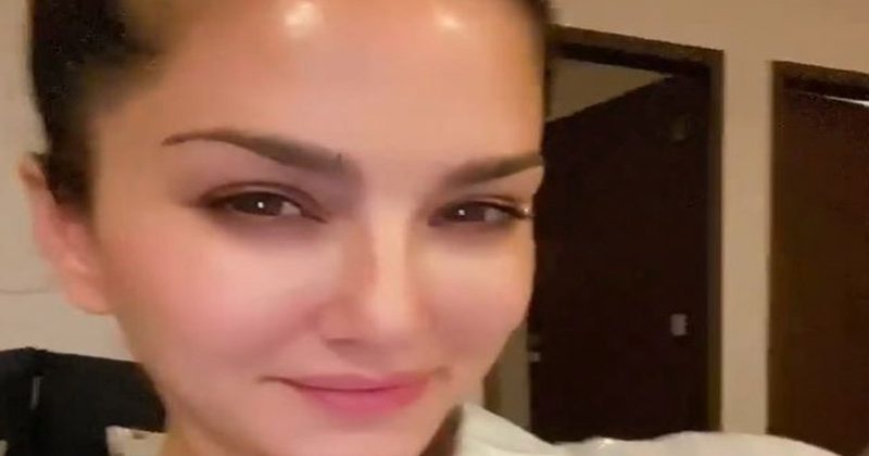 స‌న్నీ లియోన్‌కు డైమండ్ నెక్లెస్ బ‌హుమ‌తి