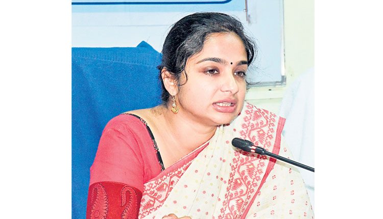 అట్రాసిటీ కేసులను పరిష్కరించాలి: కలెక్టర్‌ శ్వేతా మహంతి