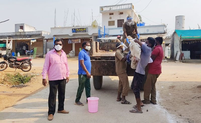 మానవత్వం చాటుకున్న సర్పంచ్‌