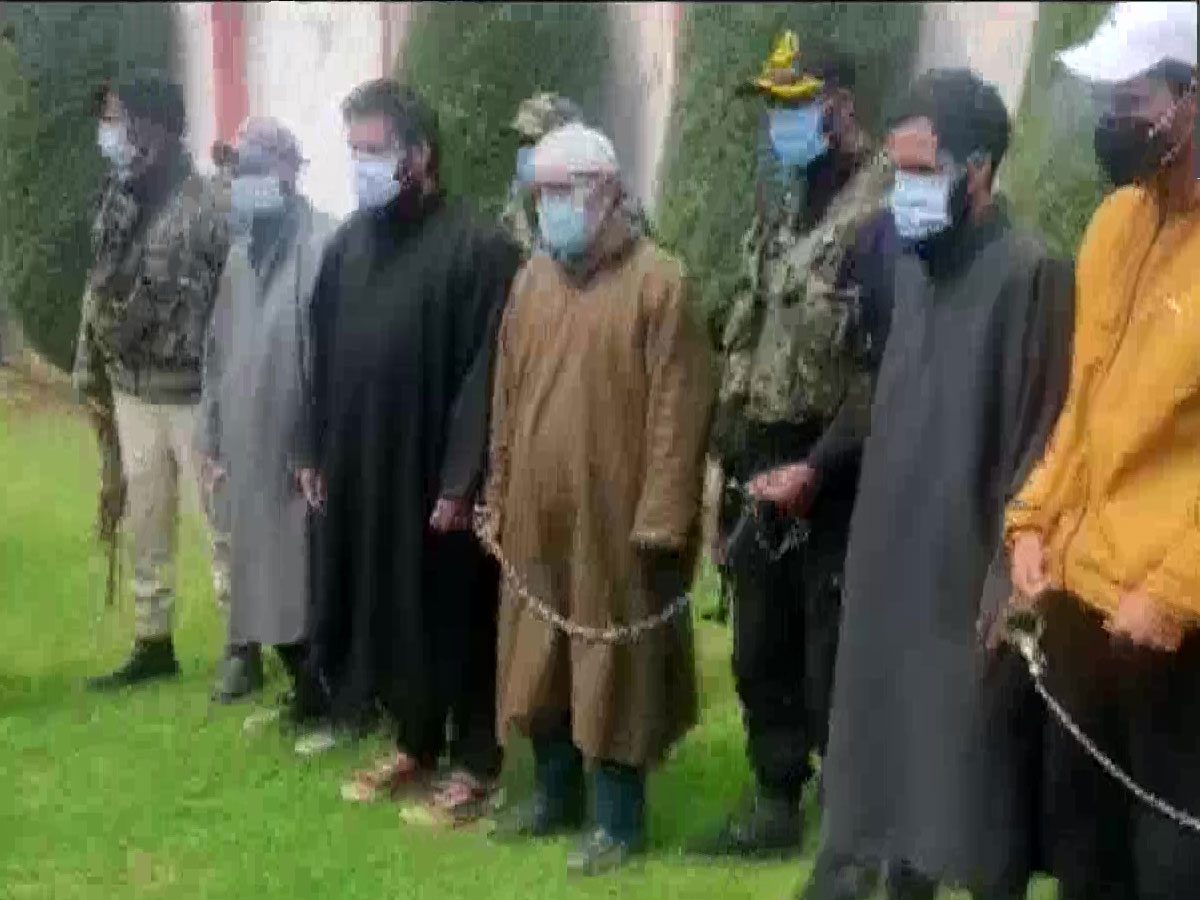 ఇద్దరు ఉగ్రవాదులు, ముగ్గురు సహాయకులు అరెస్టు