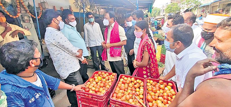 పోరుకు ముందే విపక్షం బేజారు