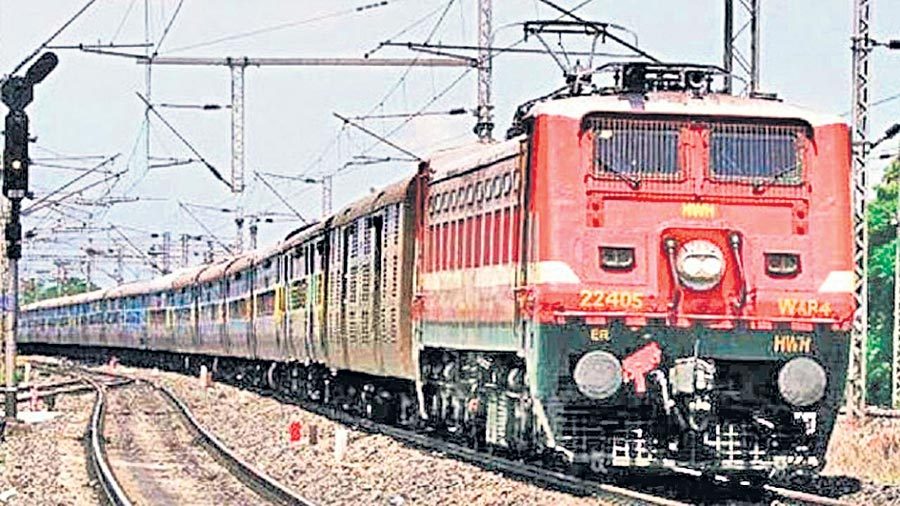 కరోనా ఎఫెక్ట్‌.. 25 రైళ్లను రద్దు చేసిన దక్షిణ మధ్య రైల్వే