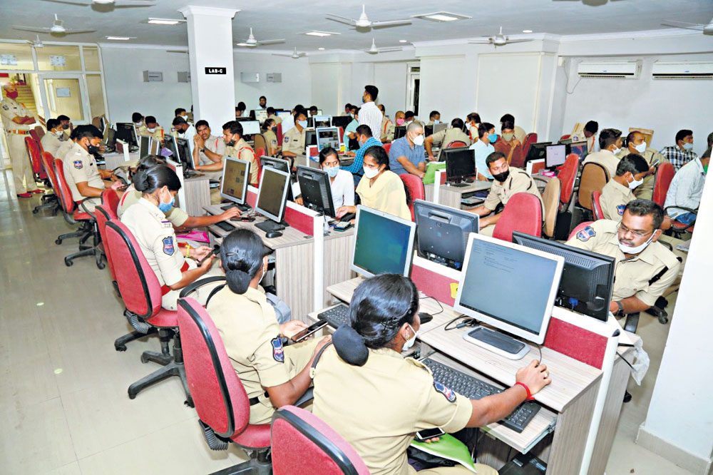 క్యూఆర్‌ కోడ్‌తో ఫిర్యాదుల స్వీకరణపై శిక్షణ