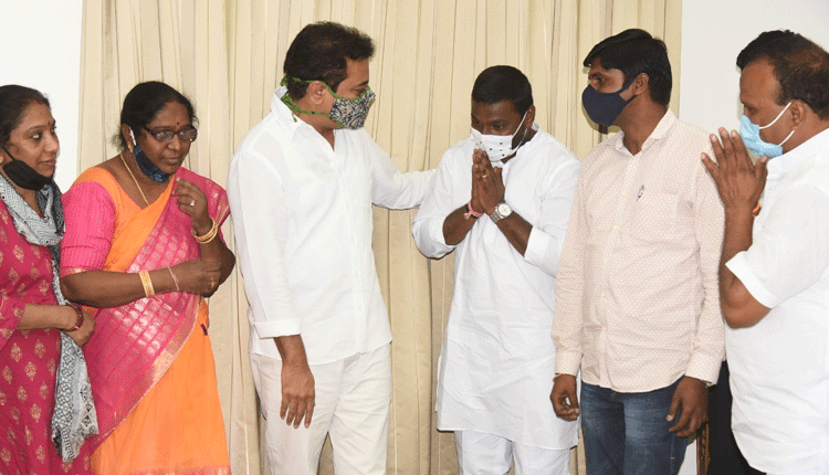 బీజేపీ విజ్ఞ‌ప్తికి టీఆర్ఎస్ సానుకూల స్పంద‌న