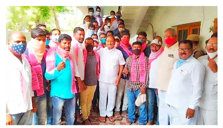 టీఆర్ఎస్లో చేరిన బీజేపీ నాయకులు