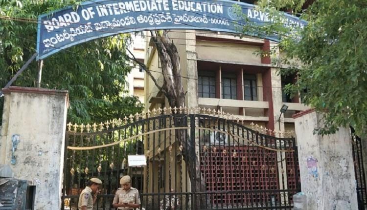 సెల‌వుల్లో ప‌రీక్ష‌లు, క్లాసులు నిర్వ‌హిస్తే క‌ఠిన చ‌ర్య‌లు