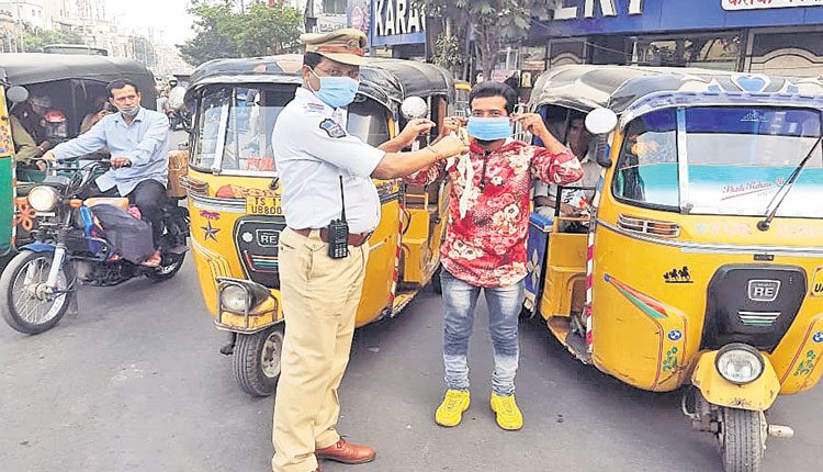 మనం మారితేనే.. కరోనా కట్టడి సాధ్యం