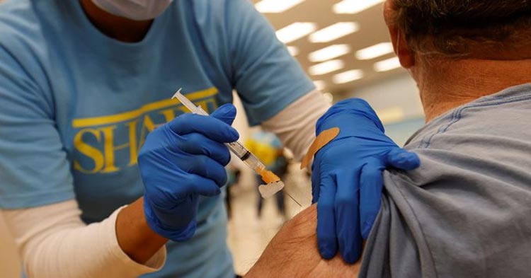 16 ఏళ్లు దాటిన వారికి కోవిడ్ టీకా:  సీడీసీ